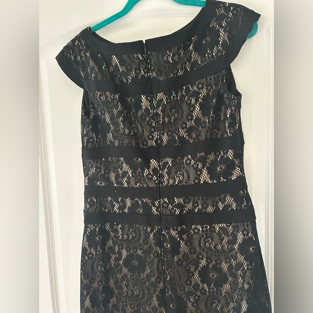 ELEGANT ADRIANNA PAPPELL LACE DRESS